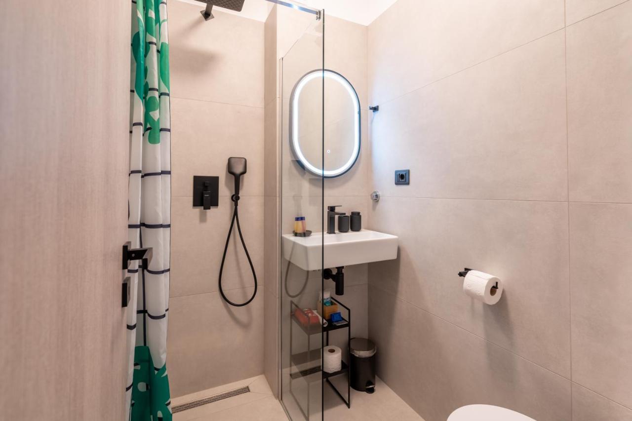 New! D31 Studio W2 Bikes, Sunny Terrace & Parking Ровінь Екстер'єр фото