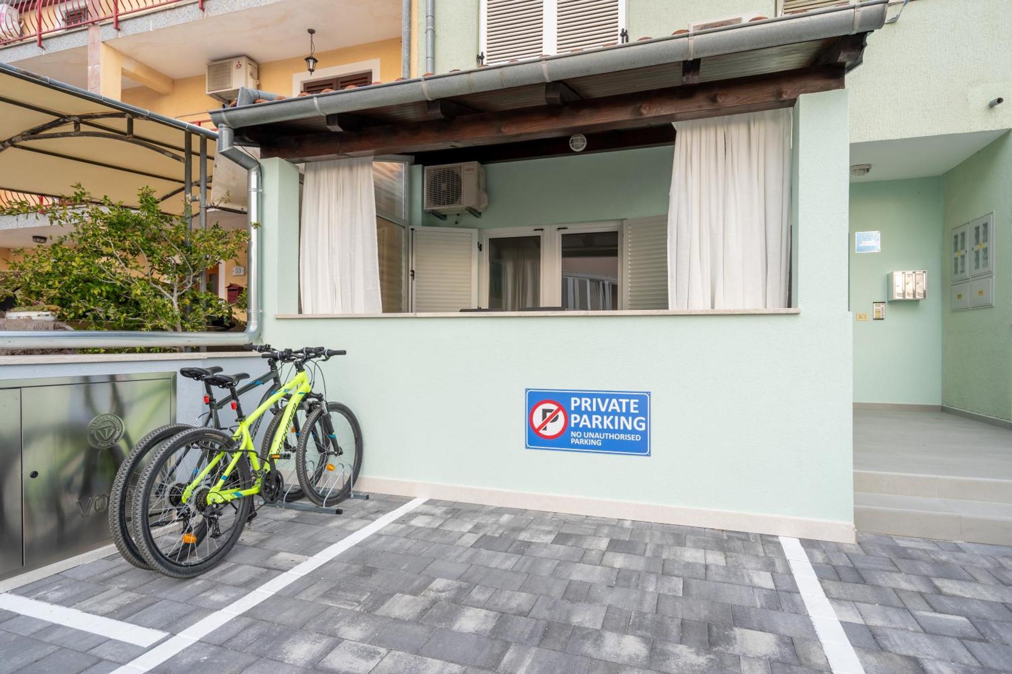 New! D31 Studio W2 Bikes, Sunny Terrace & Parking Ровінь Екстер'єр фото